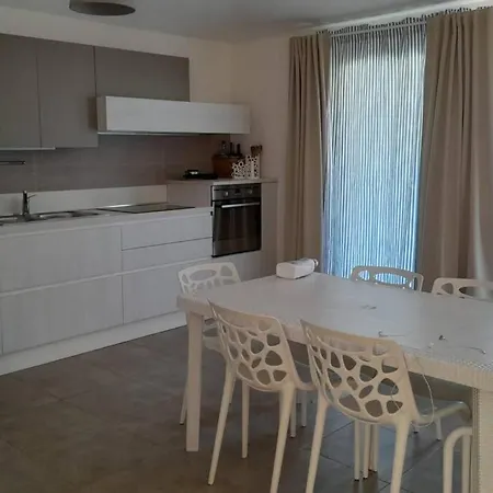 Apartment In Stile Marittimo, Centrale E Con Vista Mare